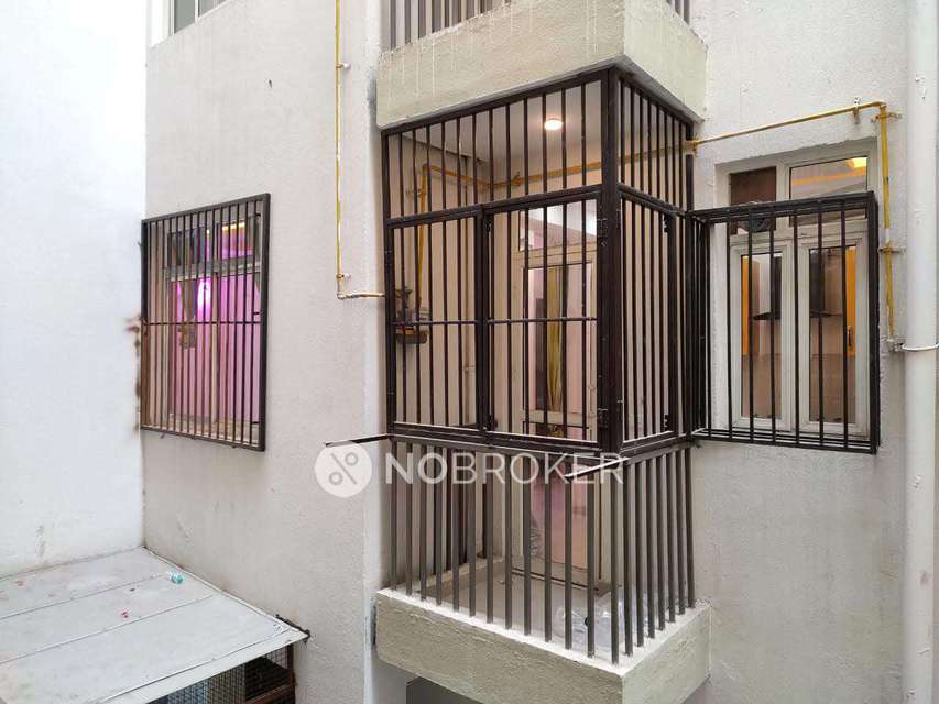 2 BHK Flat In Wave Executive Floors Nh 24 Ghaziabad for Rent  In Nh 24, Ghaziabad