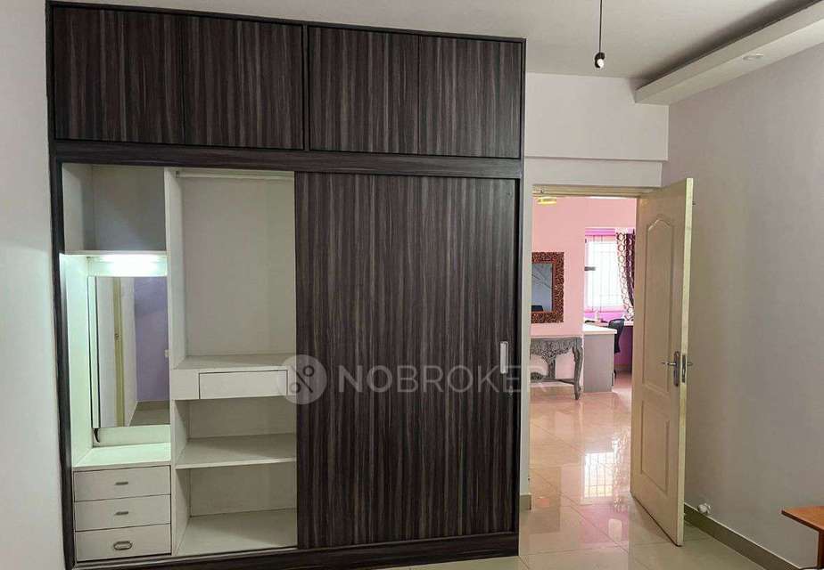 Single Room for  In 3 BHK  In Vaishnavi Nakshatra Apartment In Yeswanthpur