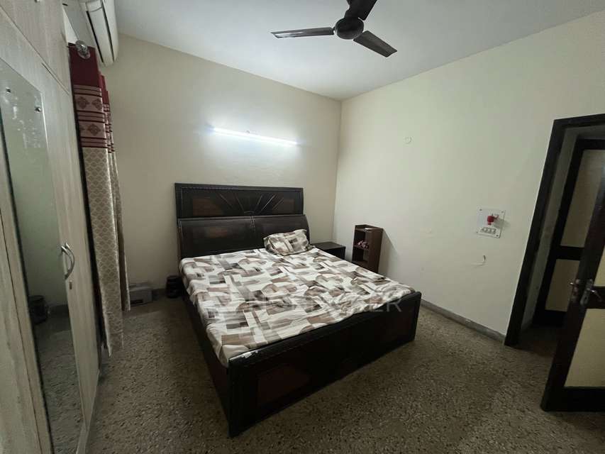 Single Room for Male In 3 BHK  In Gail Housing Society In Sector 56