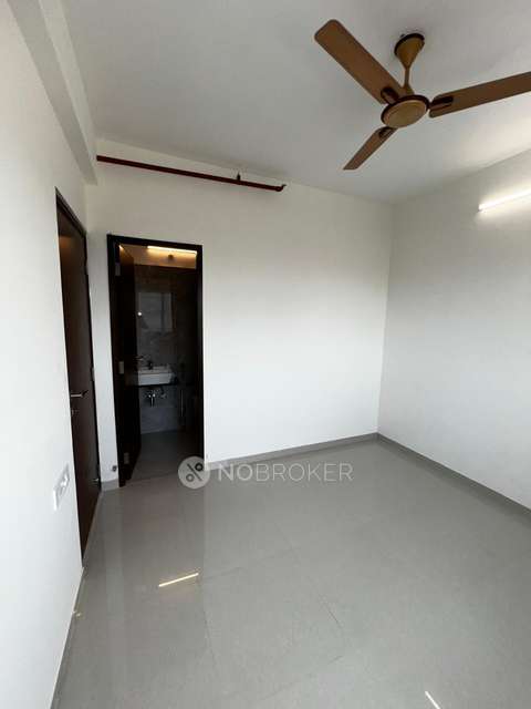 2 BHK Flat In Omkar Signet, Malad East, Mumbai For Sale  In Malad East, Mumbai