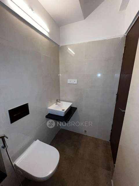 2 BHK Flat In Omkar Signet, Malad East, Mumbai For Sale  In Malad East, Mumbai