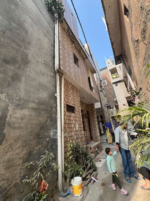 4+ BHK Flat In Standalone Buildng For Sale  In Uttam Nagar