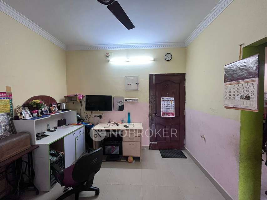 2 BHK Flat In Pranav Flats For Sale  In Mudichur