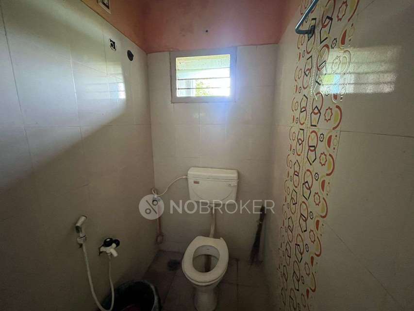 2 BHK Flat In Pranav Flats For Sale  In Mudichur