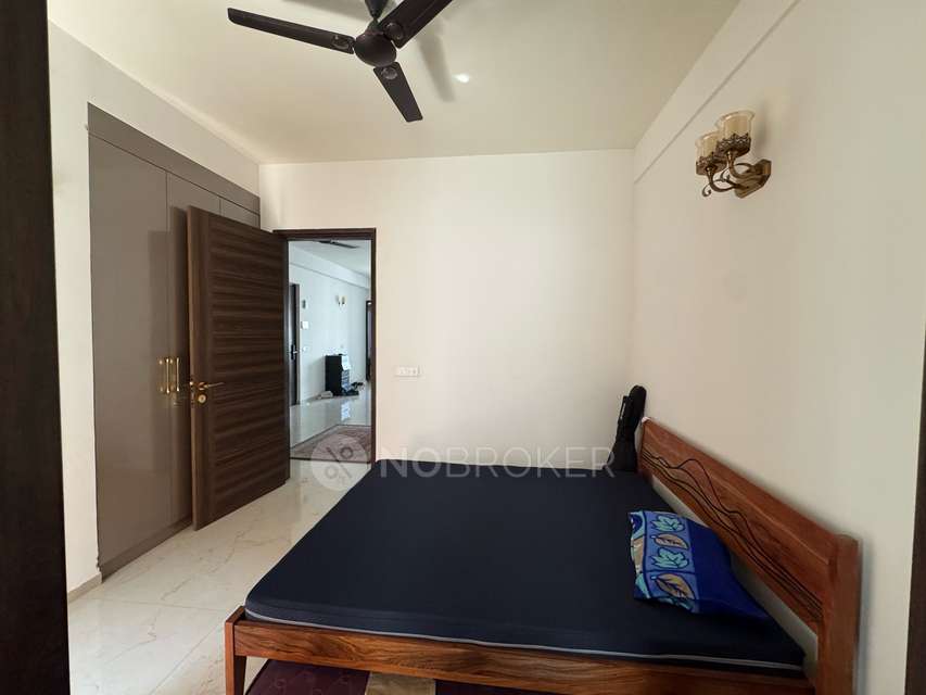 Single Room for  In 3 BHK  In Smart World Orchard  In Sector 61