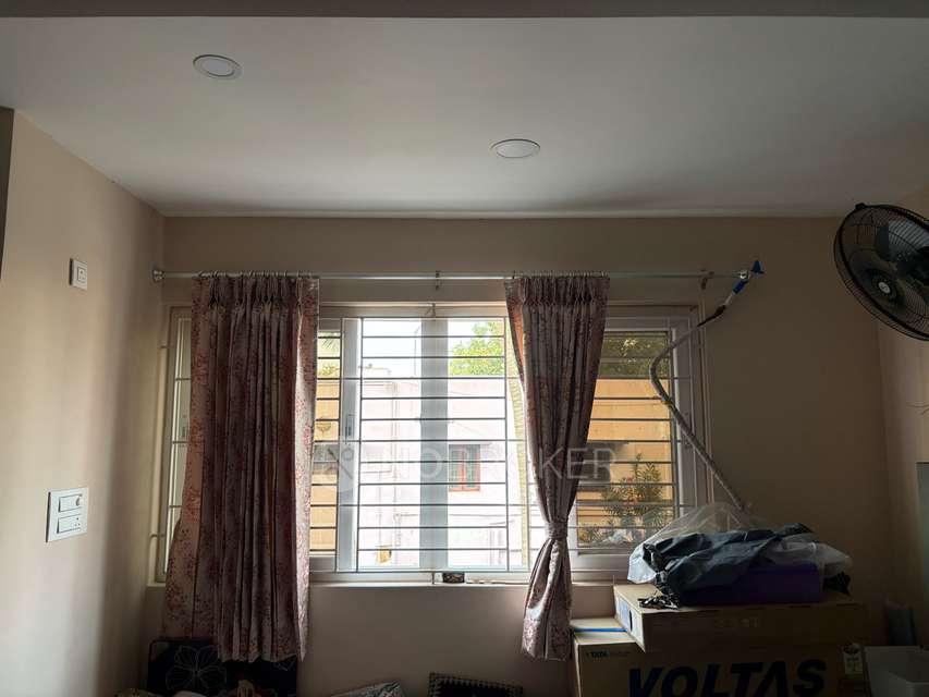 2 BHK Flat In Gayatri Apartment for Rent  In Siddharthar Street