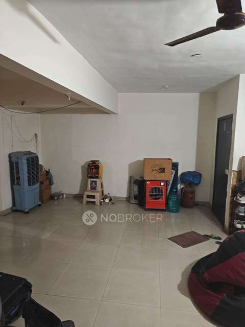 Single Room for Male In 3 BHK  In Park View In Pimpri-chinchwad 