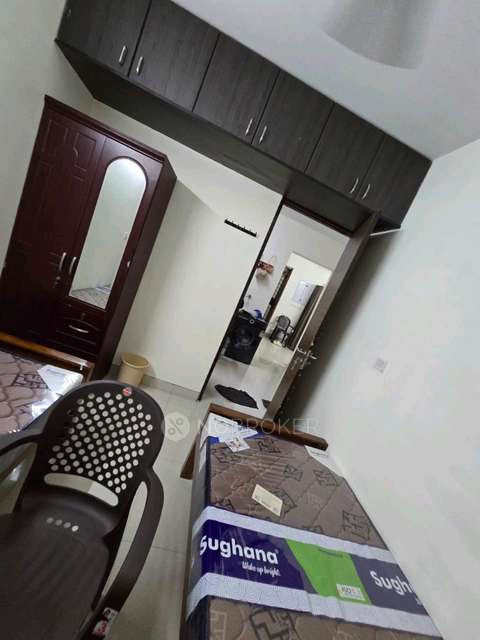 PG for Girls in Appaswamy Platina 