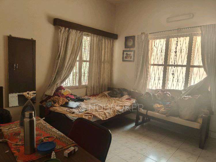 Single Room for Female In 3 BHK  In , Koramangala,