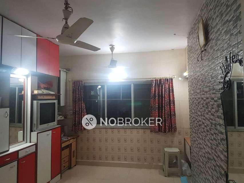 1 BHK Flat In Highway Park E-5 Chsl For Sale  In Kandivali East