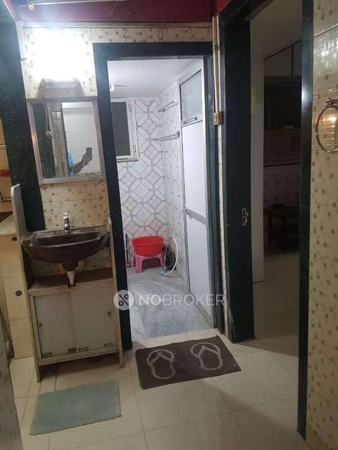 1 BHK Flat In Highway Park E-5 Chsl For Sale  In Kandivali East