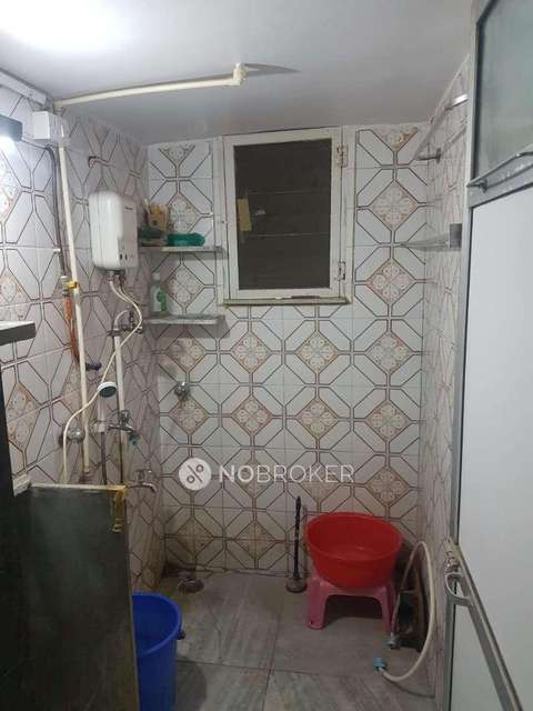 1 BHK Flat In Highway Park E-5 Chsl For Sale  In Kandivali East