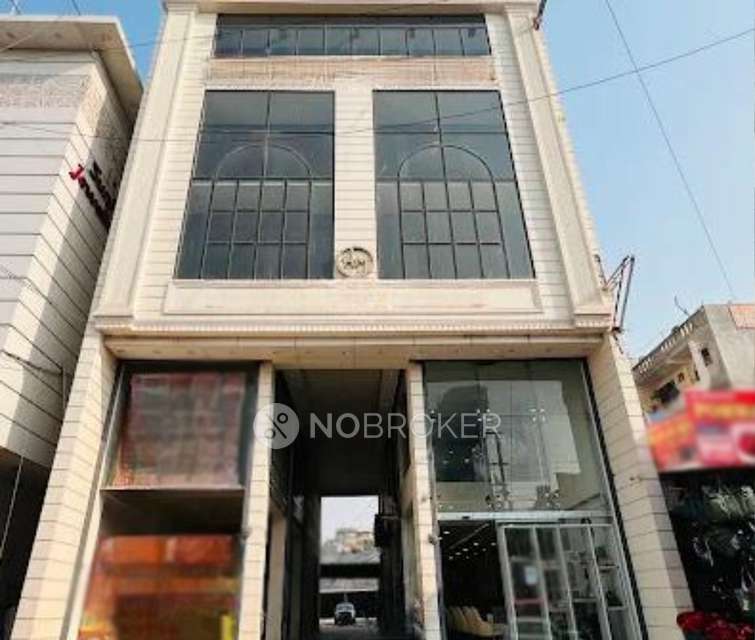 Showroom in Sector 110, Noida for Rent 