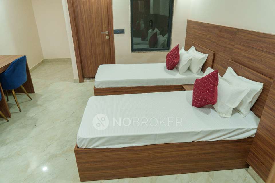 PG for Boys in Sector 128