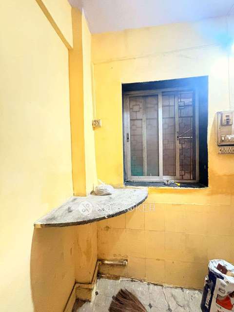 1 RK Flat In Rameshwar Niwas Building For Sale  In  Thane West