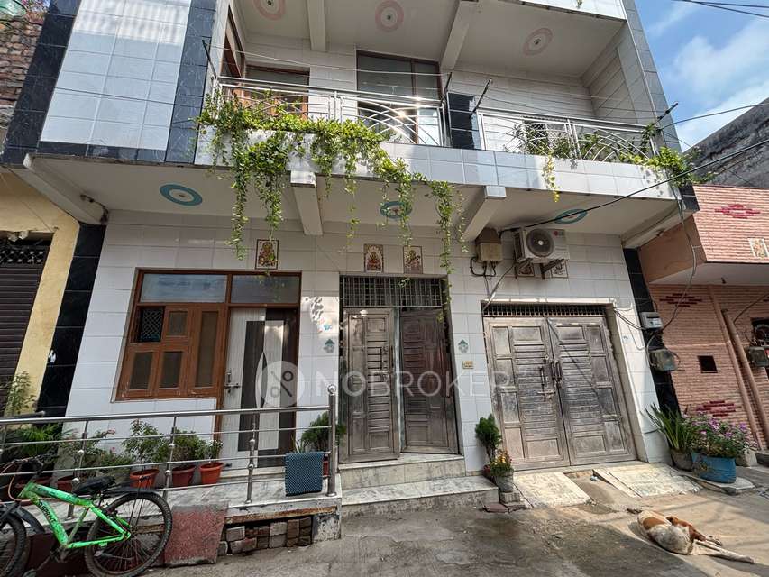 4+ BHK Flat For Sale  In Kirari Suleman Nagar