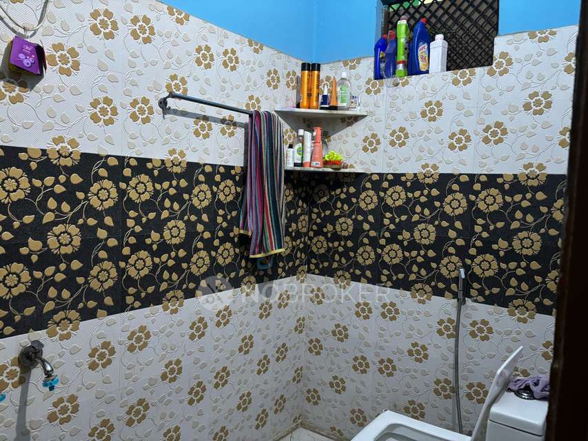 4+ BHK Flat For Sale  In Kirari Suleman Nagar