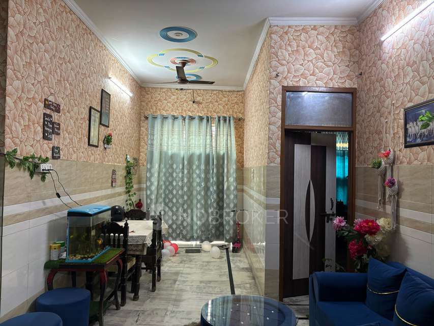 4+ BHK Flat For Sale  In Kirari Suleman Nagar