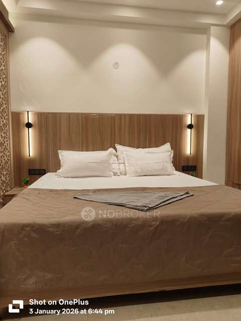 1 RK Flat In Sb for Rent  In  Sector 52