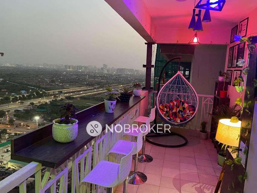 2 BHK Flat In Gaur City 7th Avenue For Sale  In Gaur City 