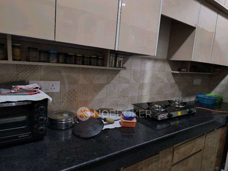 Single Room for Female In 3 BHK  In Deki Housing Apartment 55 In Phi 3 Community Center