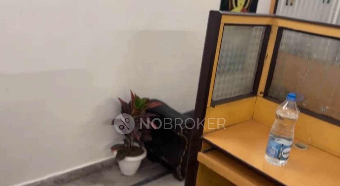 Co-Working  space in Laxminagar Metro Station, Delhi for Rent 