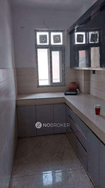 3 BHK Flat In Vishwas Nagar For Sale  In Vishwas Nagar, Shahdara