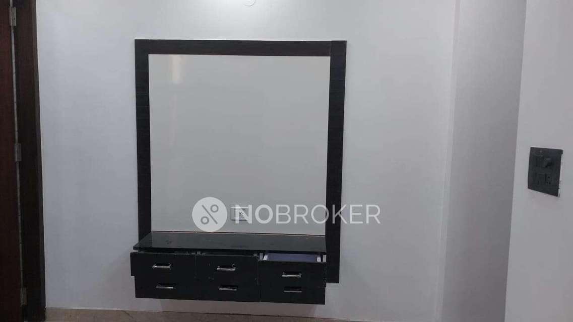 3 BHK Flat In Vishwas Nagar For Sale  In Vishwas Nagar, Shahdara