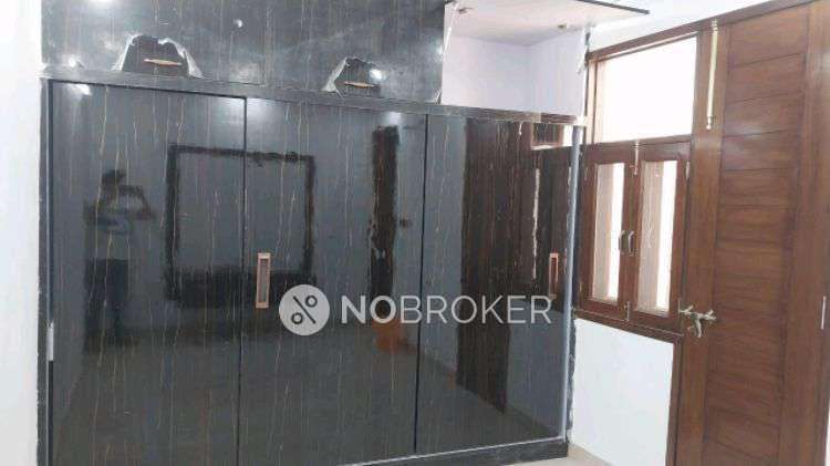 3 BHK Flat In Vishwas Nagar For Sale  In Vishwas Nagar, Shahdara