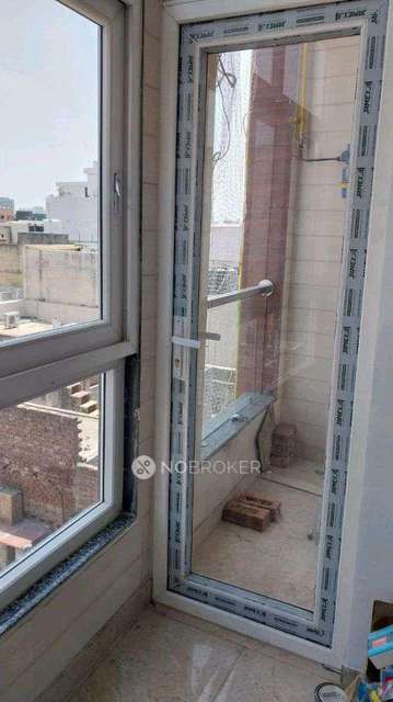 3 BHK Flat In Vishwas Nagar For Sale  In Vishwas Nagar, Shahdara