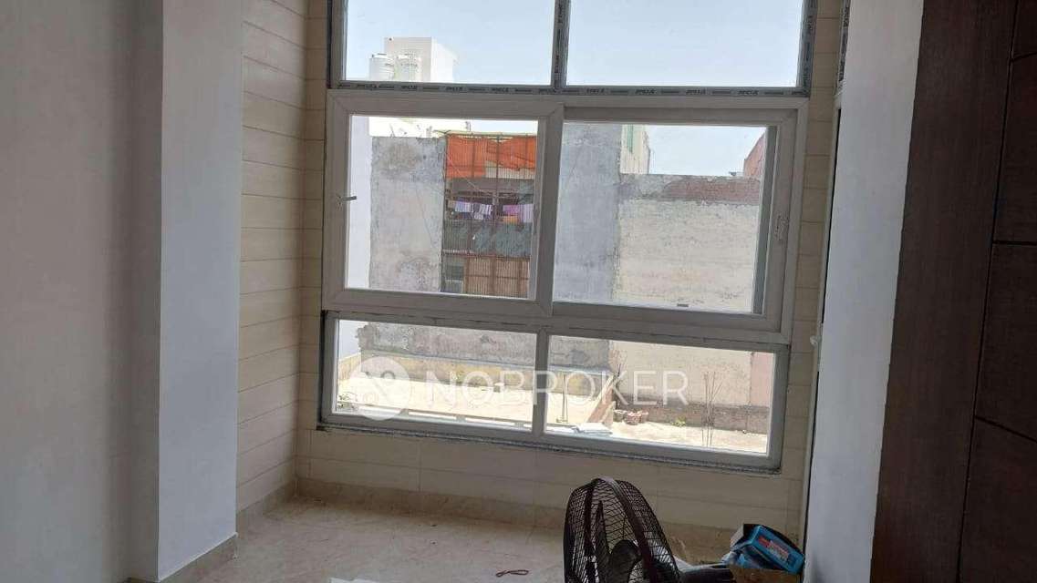 3 BHK Flat In Vishwas Nagar For Sale  In Vishwas Nagar, Shahdara