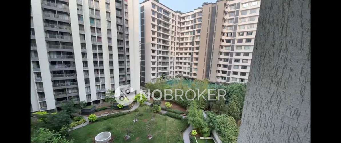 2 BHK Flat In Mahalaxmi Tower, D.n.nagar, Andheri West For Sale  In Mahalaxmi Towers