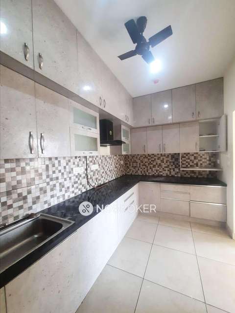 2 BHK Flat In Prestige Lakeside Tower 6 For Sale  In Gunjur