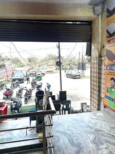 Shop in Gaur City 2, Ghaziabad for Rent 