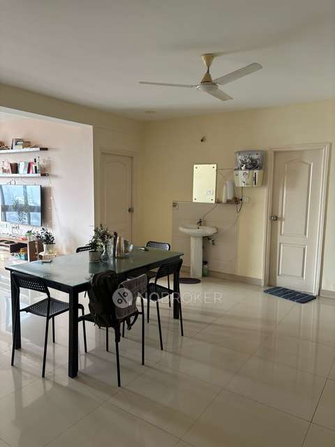 Single Room for Female In 3 BHK  In Manjeera Diamond Towers In Gopanpally