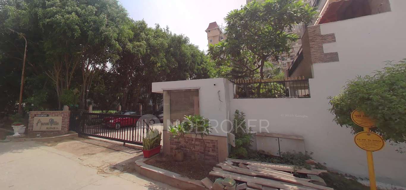 Single Room for Female In 4 BHK  In Ss Aaron Ville In Sector 48