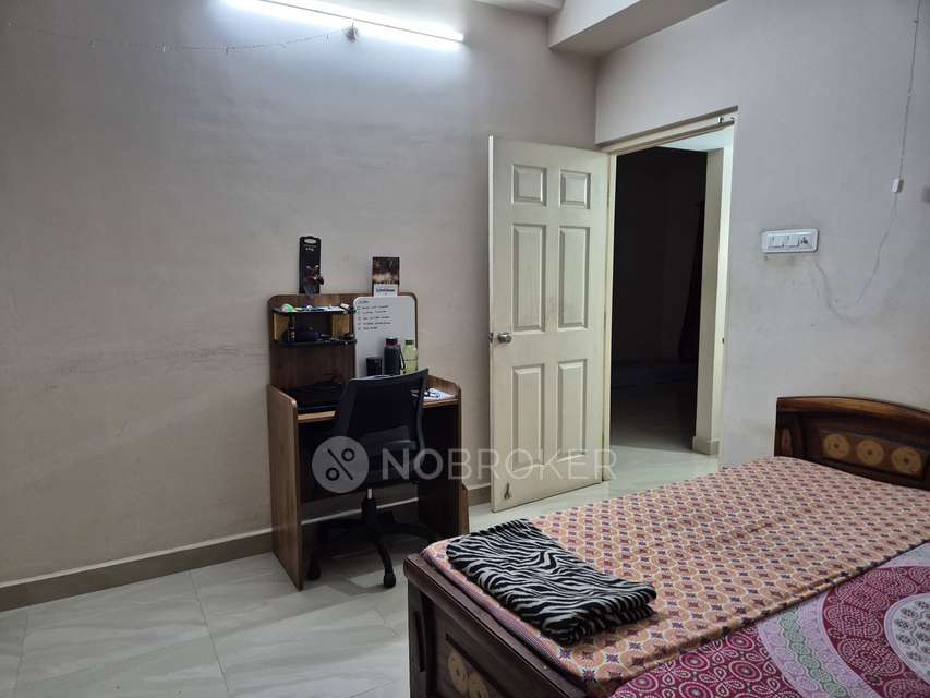 Single Room for Male In 3 BHK  In Kaanroons Park View