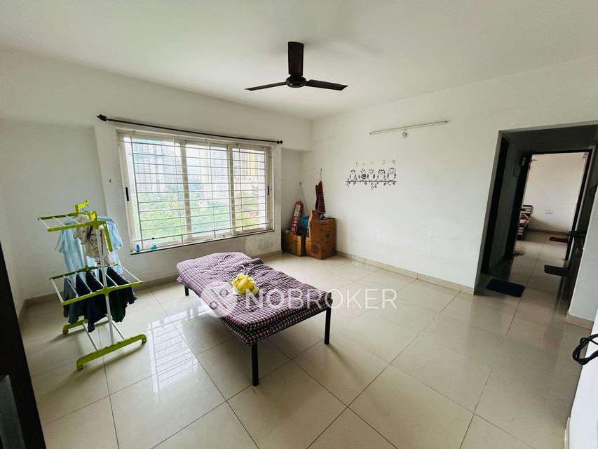 Shared Room for Female In 3 BHK  In Amanora Victory Towers In Mundhwa, Pune