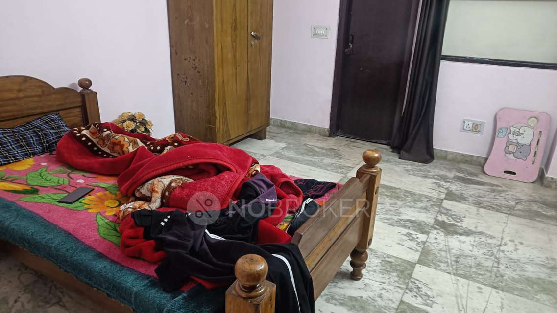 Single Room for Female In 3 BHK  In Ekta Apartments, Saket, Saket In Saket
