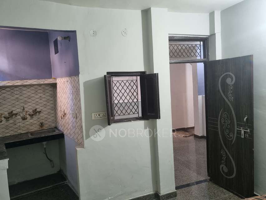 2 BHK Flat In Personal Property for Rent  In Mayur Vihar