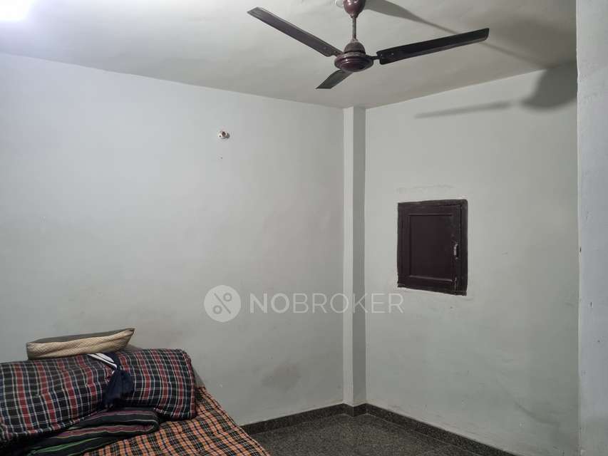 2 BHK Flat In Personal Property for Rent  In Mayur Vihar
