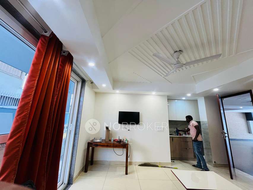 1 RK House for Rent  In Sector 43