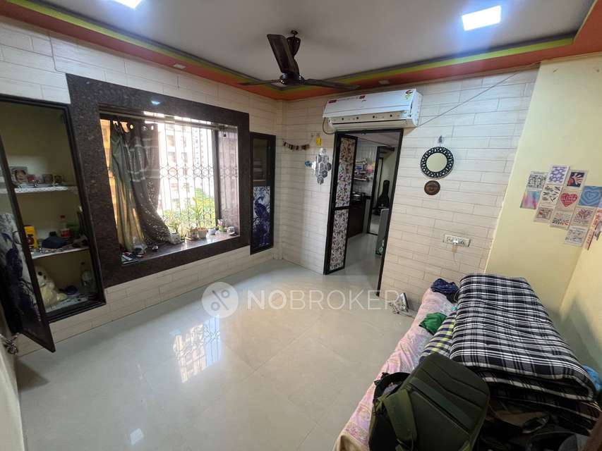Shared Room for Female In 1 BHK  In Triveni Towers In Kandivali West