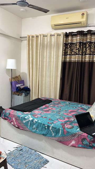 Single Room for Female In 2 BHK  In  Kurla