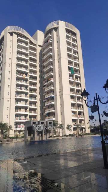 2 BHK Flat In Bptp Discovery Park For Sale  In Sector 80