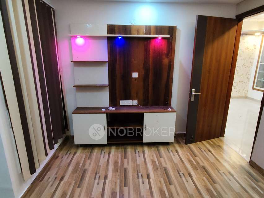 2 BHK Flat In Sharah Tower for Rent  In 511 Sarahah Tower