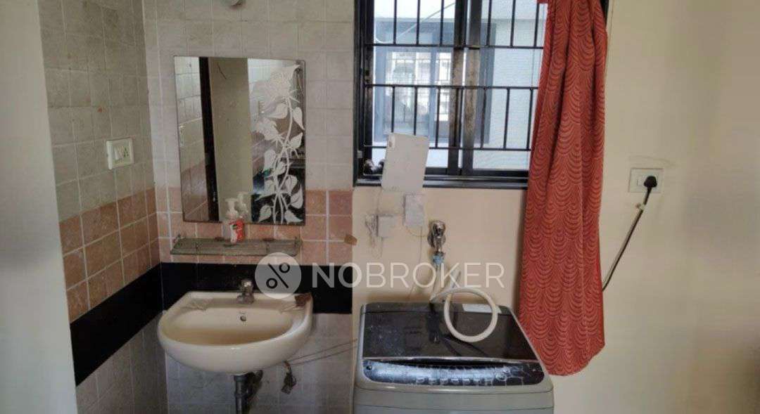 Shared Room for Male In 1 BHK  In Magarpatta City Zinnia In Zinnia, Magarpatta City