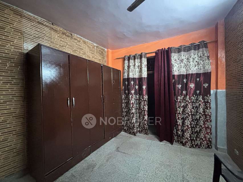 1 BHK Flat In Standlone Building for Rent  In Kotla Mubarakpur