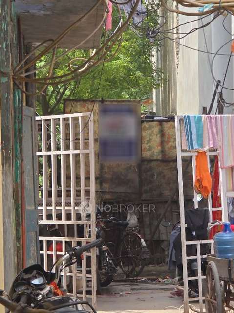 Godown/Warehouse in Madanpur Khadar, Delhi for Rent 