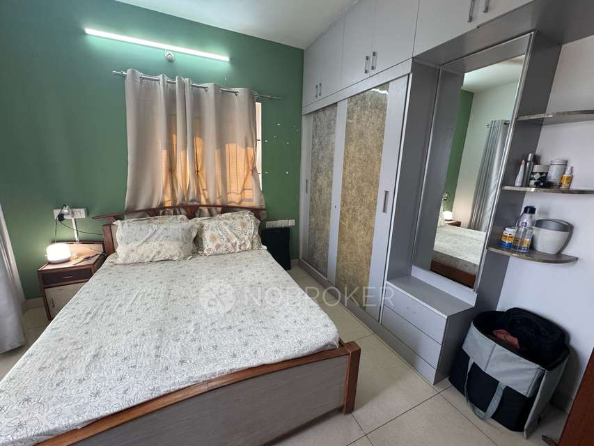 Single Room for Male In 3 BHK  In Vaishnavi Gardenia In Jalahalli